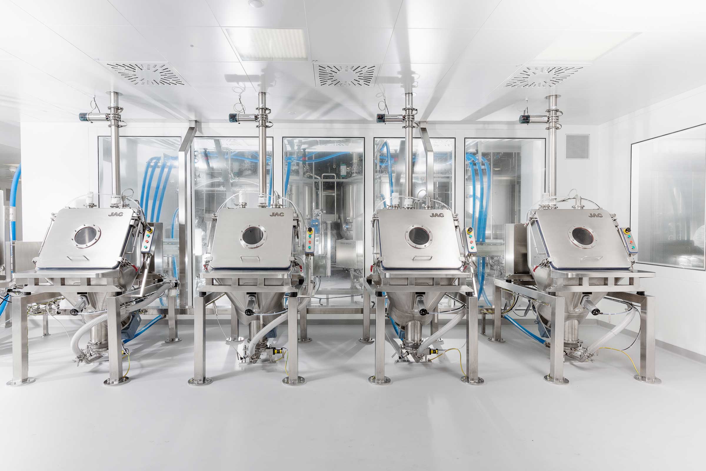 Fotografie einer Industrieanlage zur Aufbereitung von Blutplasma der CSL Behring von Pius Bacher