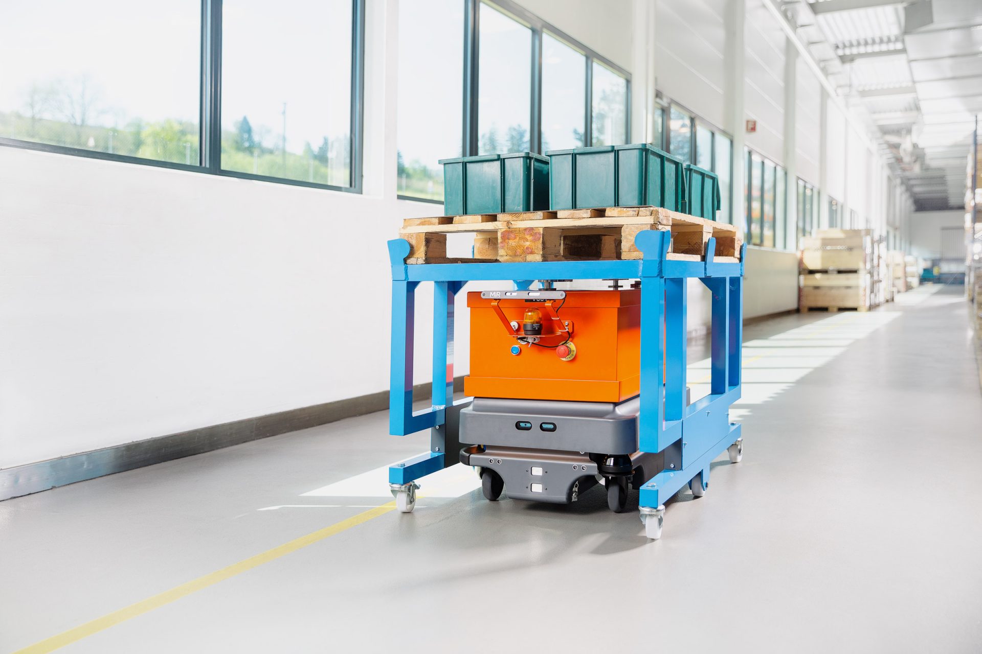 Bild eines beladenen mobiler Logistikroboter der MIR von Pius Bacher