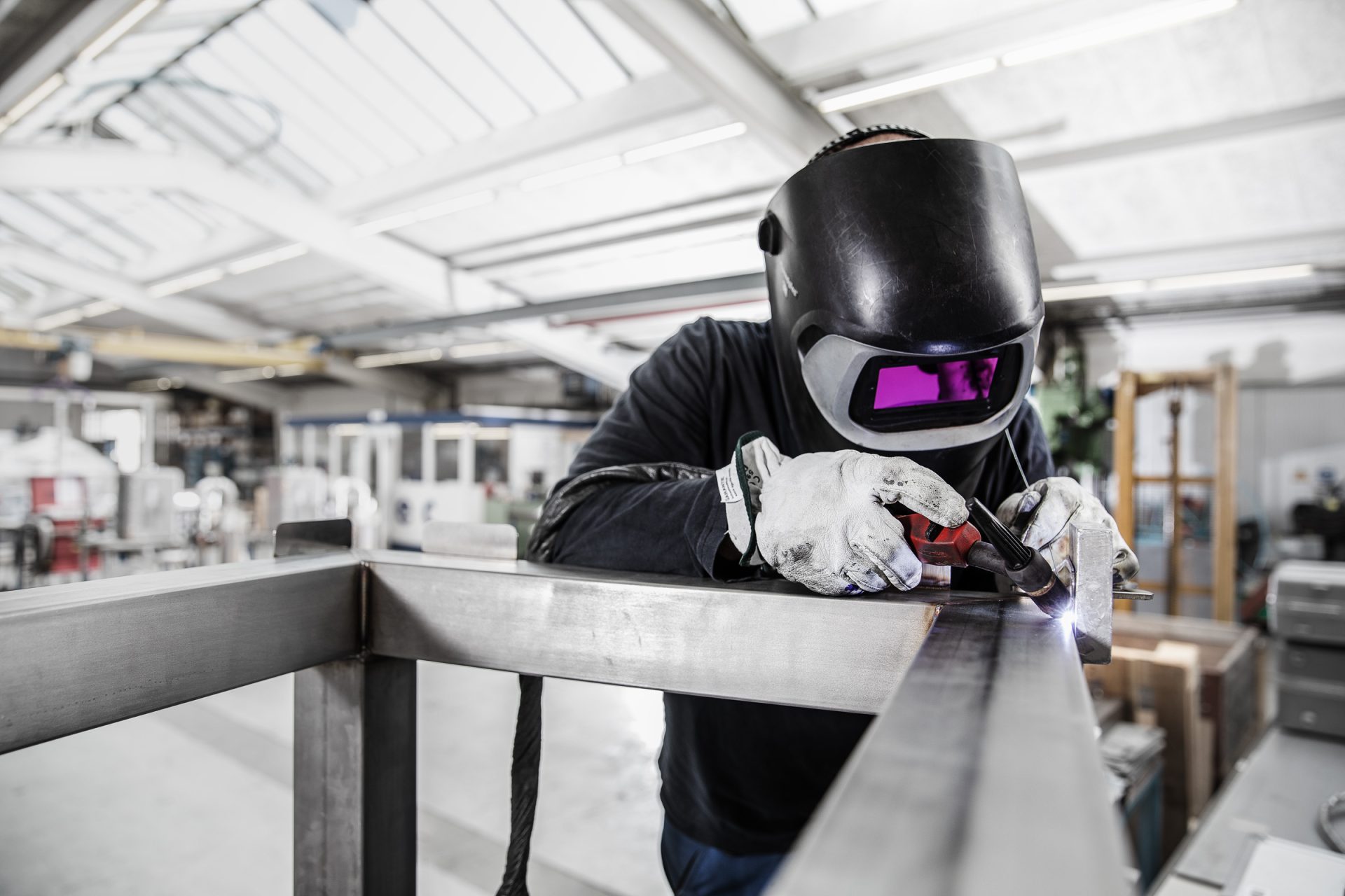 Aufnahme eines Industrieschweissers bei der Amotec von Pius Bacher 